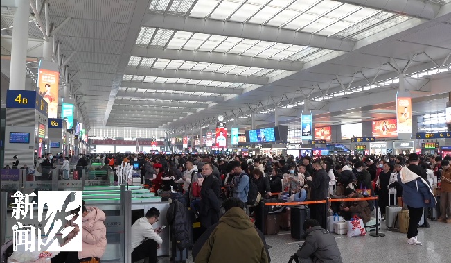 上海小姐姐一夜爆火！本人直呼没想到...网友：你值得！