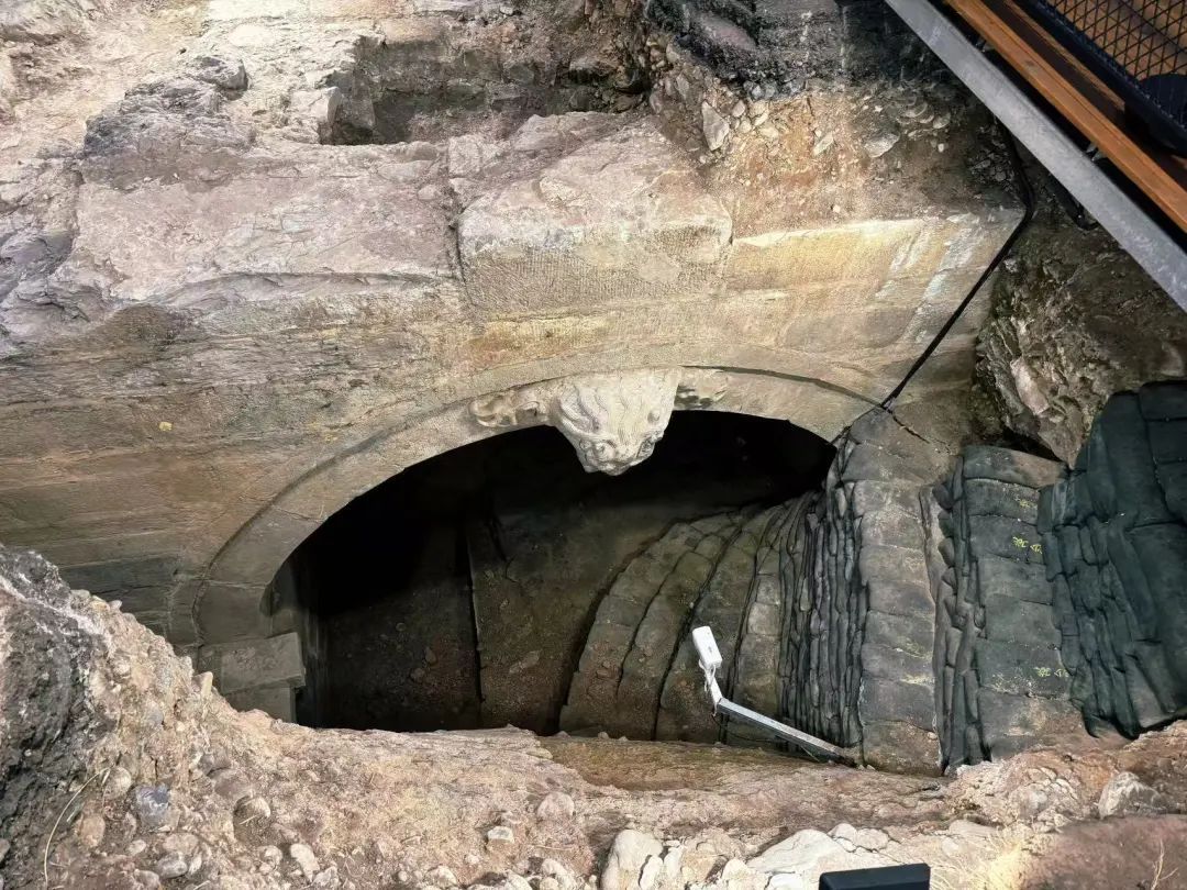 正阳桥镇水兽亮相!前门大街解锁京味春节新玩法 正阳桥镇水兽亮相!前门大街解锁京味春节新玩法