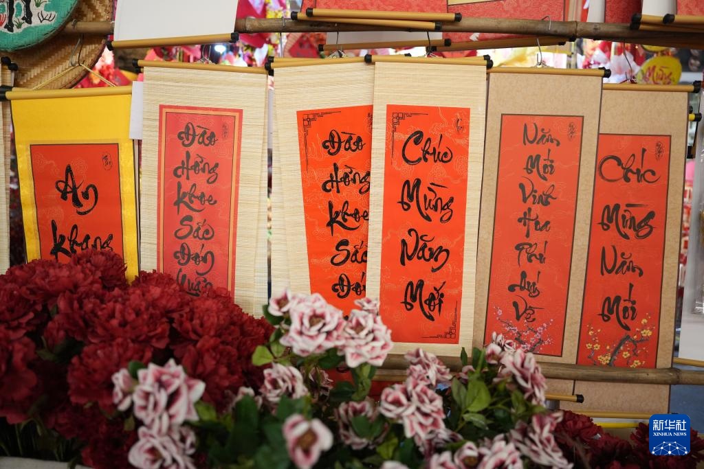 越南：街巷里的“春节红”