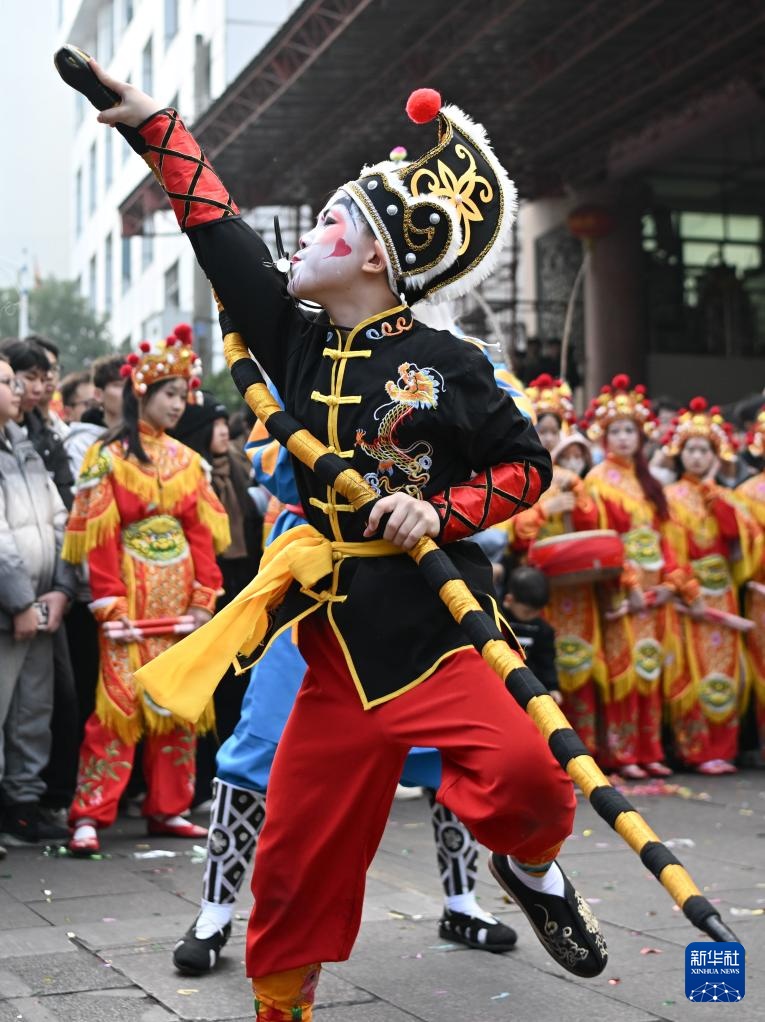 新华全媒＋·文化中国行丨英歌舞起闹新春