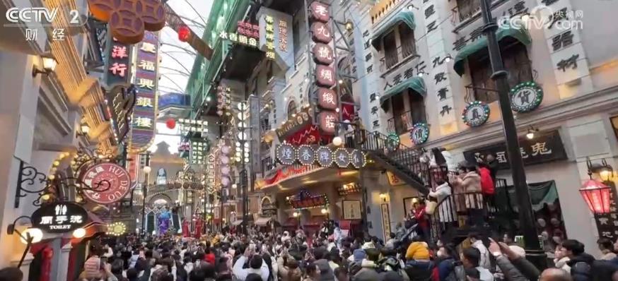 首个“非遗春节”遇上240小时免签 外国游客畅游中国体验地道年俗 首个“非遗春节”遇上240小时免签 外国游客畅游中国体验地道年俗