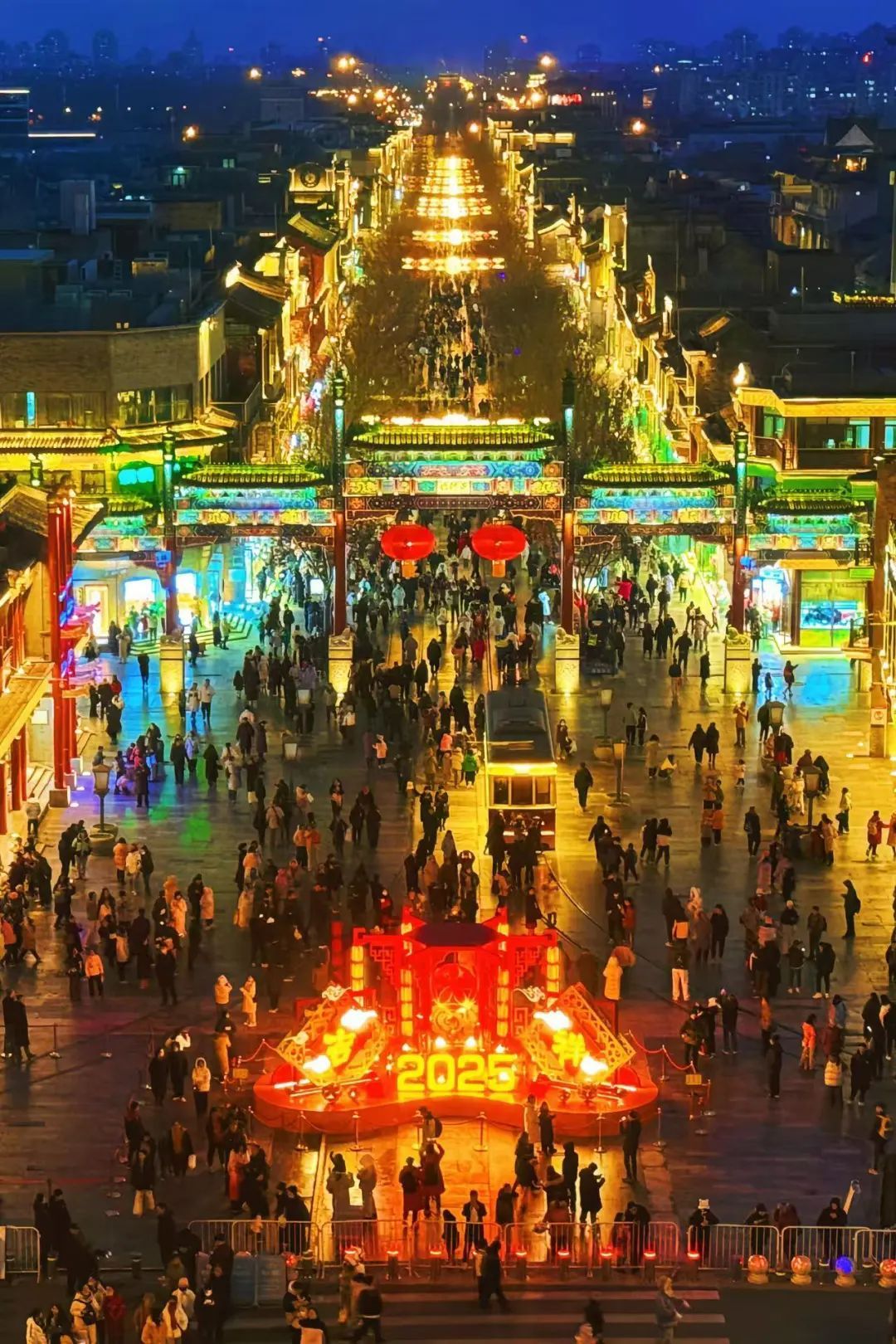 正阳桥镇水兽亮相!前门大街解锁京味春节新玩法 正阳桥镇水兽亮相!前门大街解锁京味春节新玩法