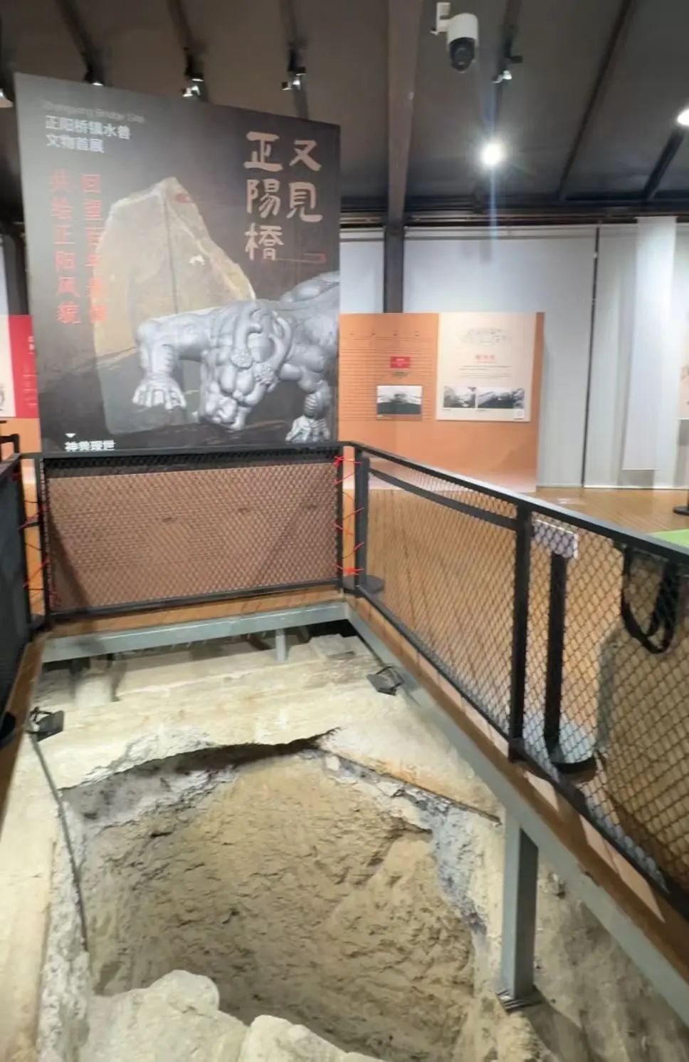 正阳桥镇水兽亮相!前门大街解锁京味春节新玩法 正阳桥镇水兽亮相!前门大街解锁京味春节新玩法