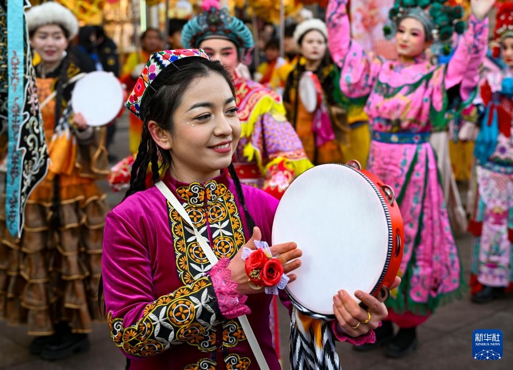 新疆大巴扎社火迎新春 新疆大巴扎社火迎新春