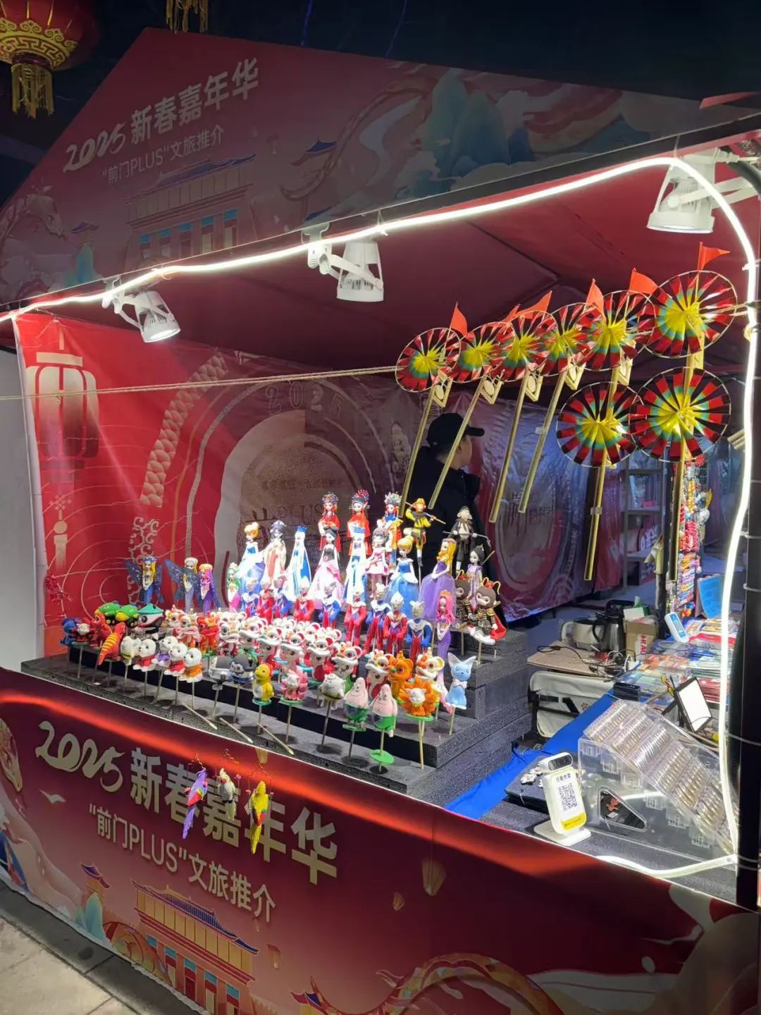 正阳桥镇水兽亮相!前门大街解锁京味春节新玩法 正阳桥镇水兽亮相!前门大街解锁京味春节新玩法