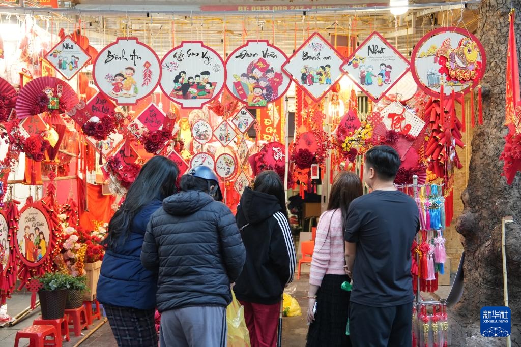 越南：街巷里的“春节红”
