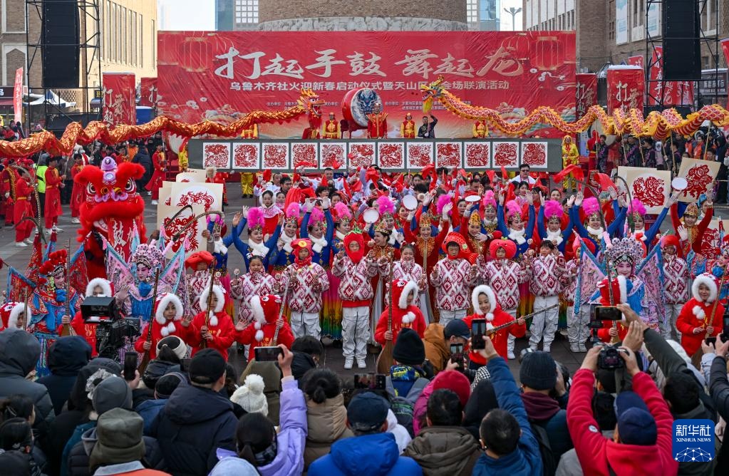 新疆大巴扎社火迎新春 新疆大巴扎社火迎新春