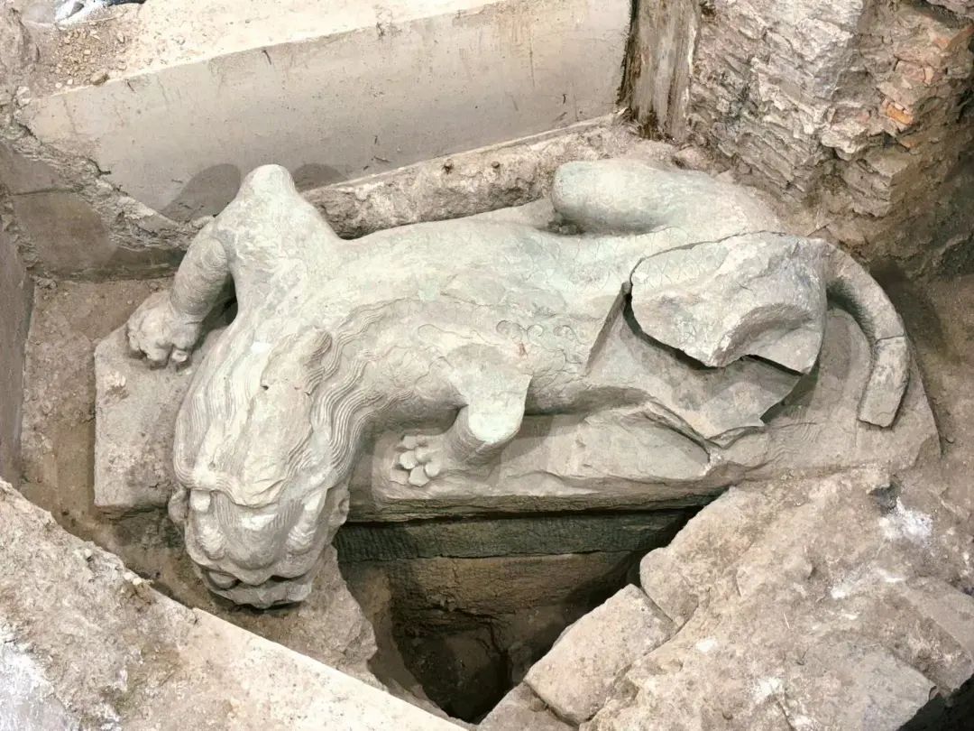 正阳桥镇水兽亮相!前门大街解锁京味春节新玩法 正阳桥镇水兽亮相!前门大街解锁京味春节新玩法