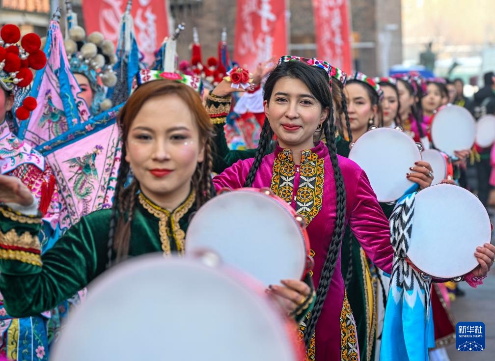 新疆大巴扎社火迎新春 新疆大巴扎社火迎新春