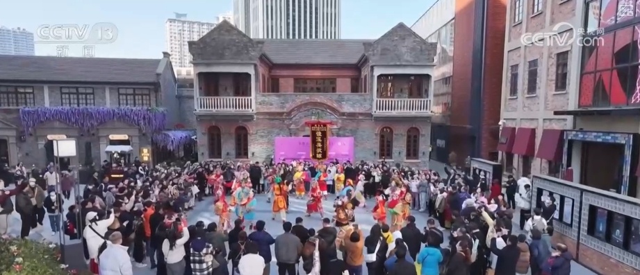 雀跃中国年！“非遗春节”+免签入境 国外游客大赞“值得一去”