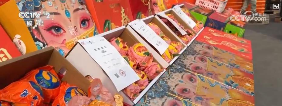 年货季果品市场繁荣 节日气氛渐浓 年货季果品市场繁荣 节日气氛渐浓