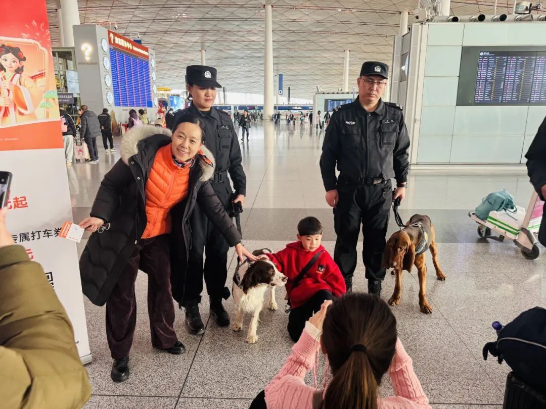 民航春运高峰将至!当心“退改签”骗局,反诈攻略→ 民航春运高峰将至!当心“退改签”骗局,反诈攻略→