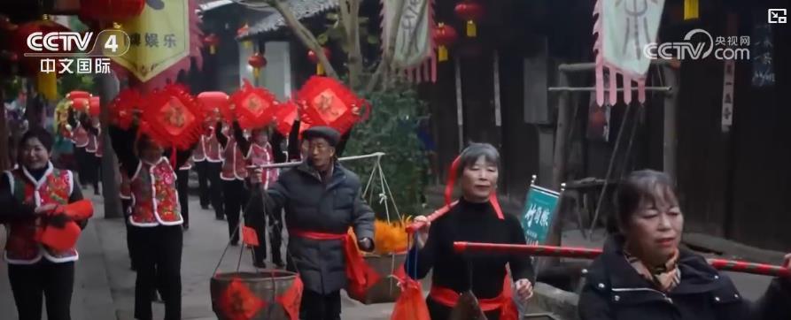 赏花灯、赶大集、非遗巡游齐上阵 多彩春节文化活动点亮传统年味