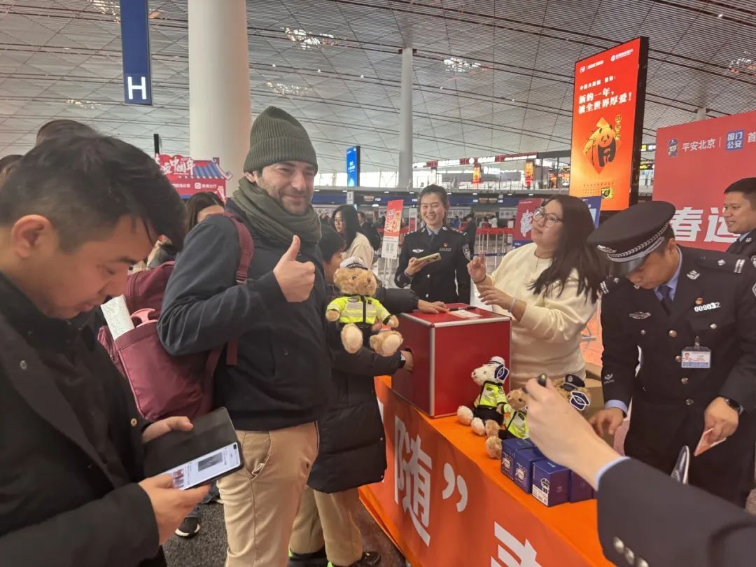 民航春运高峰将至!当心“退改签”骗局,反诈攻略→ 民航春运高峰将至!当心“退改签”骗局,反诈攻略→