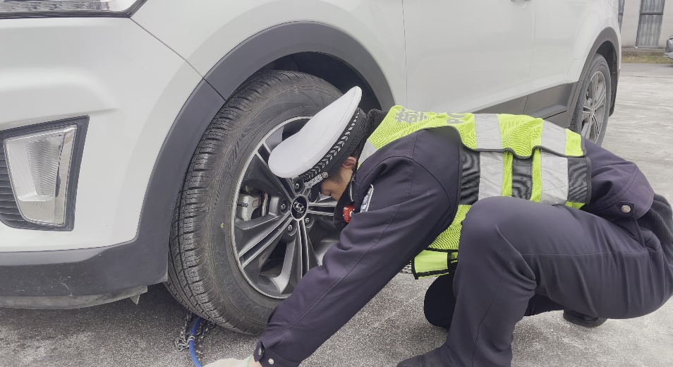 雪天行车！防滑链→这样安装才正确