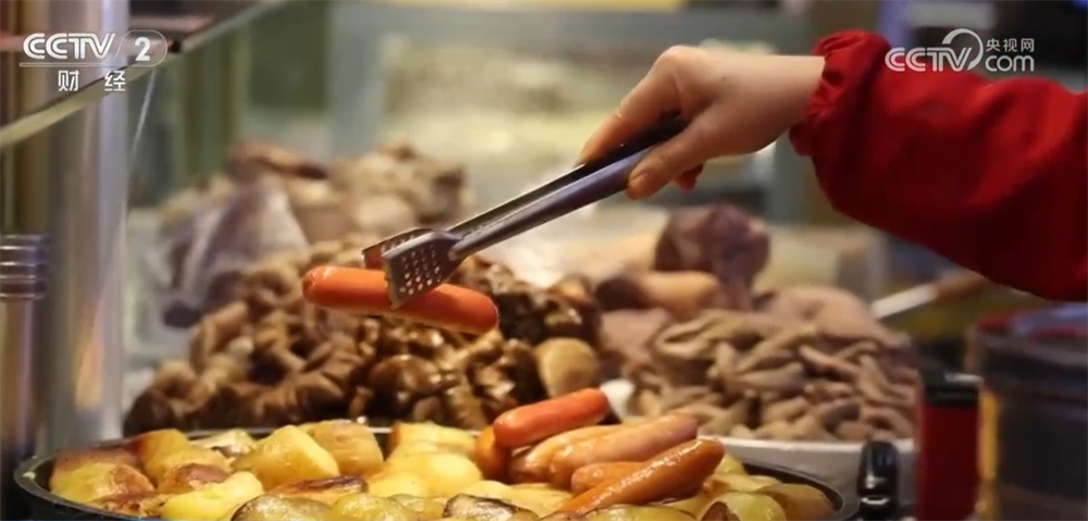 年货大集红红火火点燃消费“热” 成为县域春节经济增长新特色