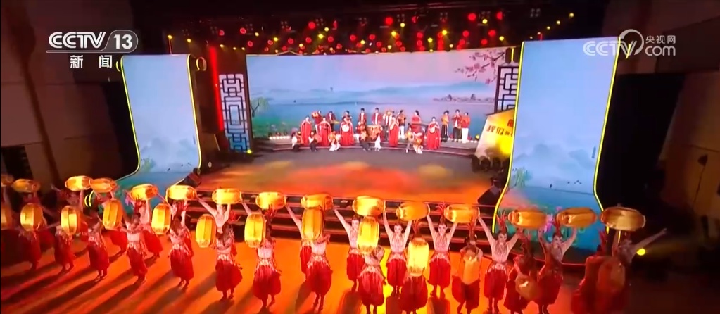 自导自演迎新春 歌唱当代好生活!火热“村晚”点亮春节“仪式感” 自导自演迎新春 歌唱当代好生活!火热“村晚”点亮春节“仪式感”