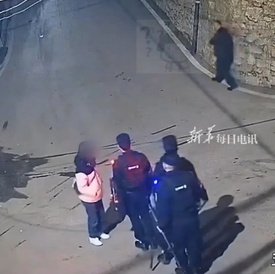 “后面那个人是不是在跟着我?”最害怕的时候,她看到三个人 “后面那个人是不是在跟着我?”最害怕的时候,她看到三个人