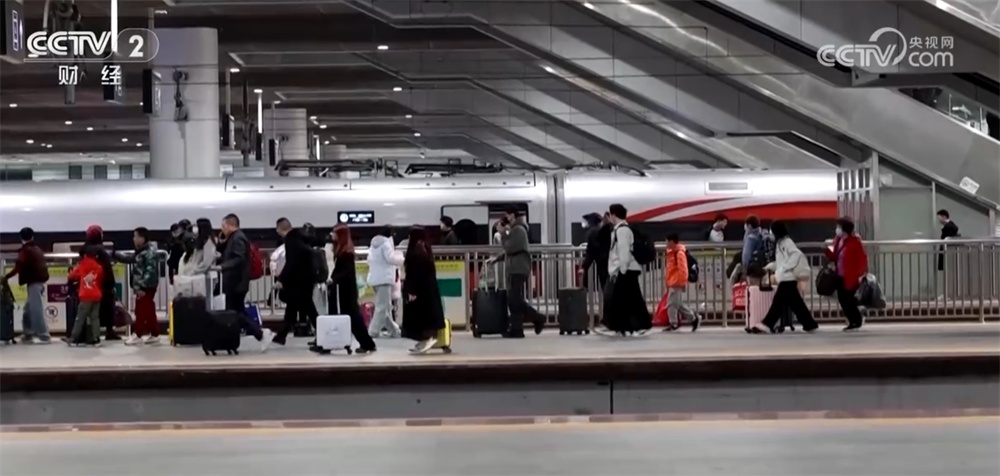 “反向春运”客流量进一步上升 铁路部门用心用情温暖“回家路”