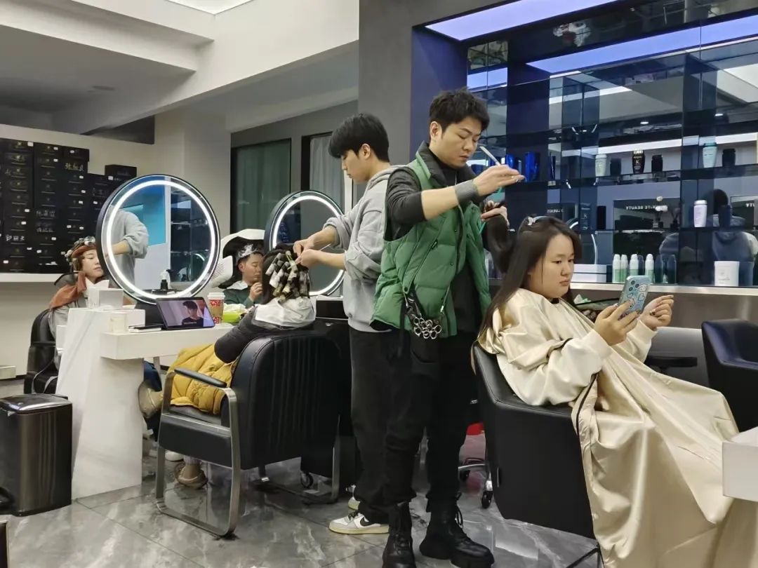 太火爆!很多呼市人正赶去这里,老板忙疯,天天干到深夜!后面人还会更多... 太火爆!很多呼市人正赶去这里,老板忙疯,天天干到深夜!后面人还会更多...