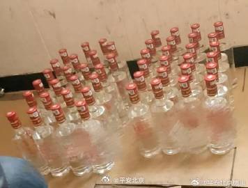 名牌酒瓶灌装低价酒，小成本“摇身一变”千元级高档白酒