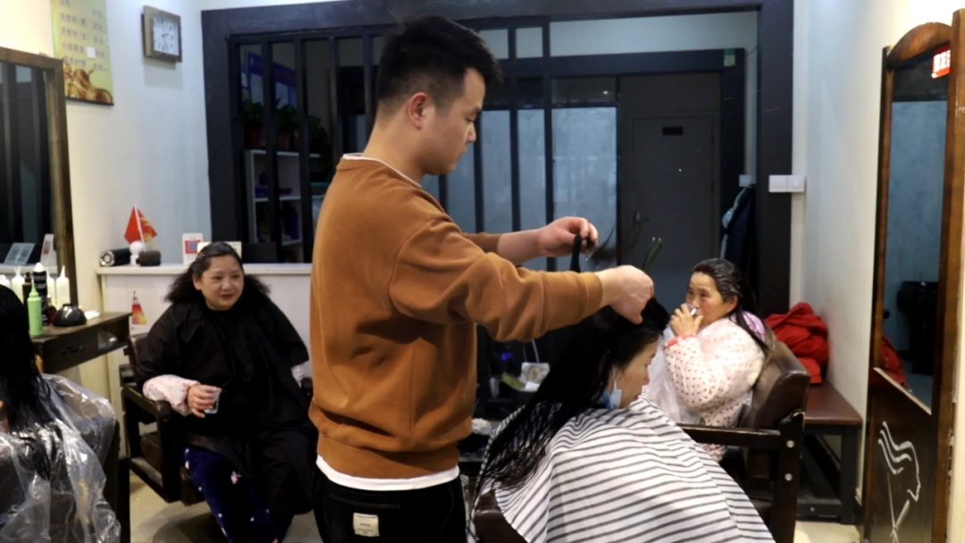 太火爆!很多呼市人正赶去这里,老板忙疯,天天干到深夜!后面人还会更多... 太火爆!很多呼市人正赶去这里,老板忙疯,天天干到深夜!后面人还会更多...