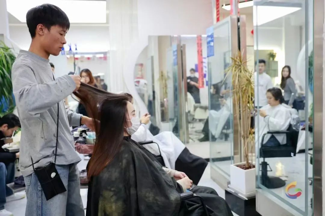 太火爆!很多呼市人正赶去这里,老板忙疯,天天干到深夜!后面人还会更多... 太火爆!很多呼市人正赶去这里,老板忙疯,天天干到深夜!后面人还会更多...