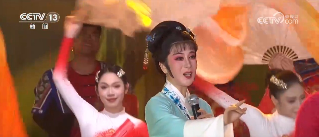 自导自演迎新春 歌唱当代好生活!火热“村晚”点亮春节“仪式感” 自导自演迎新春 歌唱当代好生活!火热“村晚”点亮春节“仪式感”