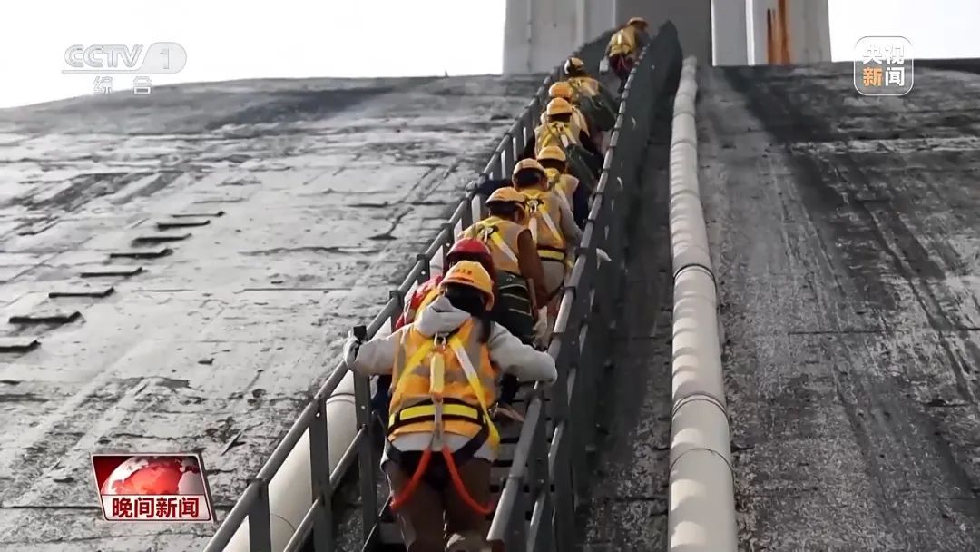 高铁安全过桥的这8秒钟，背后是什么→→