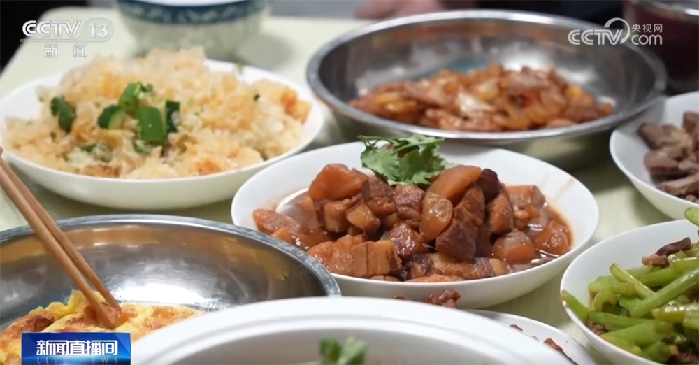 守护“万家灯火”！他们坚守岗位扛风雪清岔道 保障运煤专列安全运行