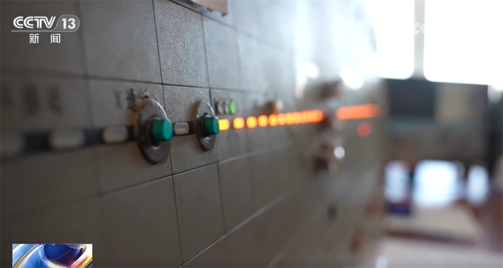 守护“万家灯火”！他们坚守岗位扛风雪清岔道 保障运煤专列安全运行