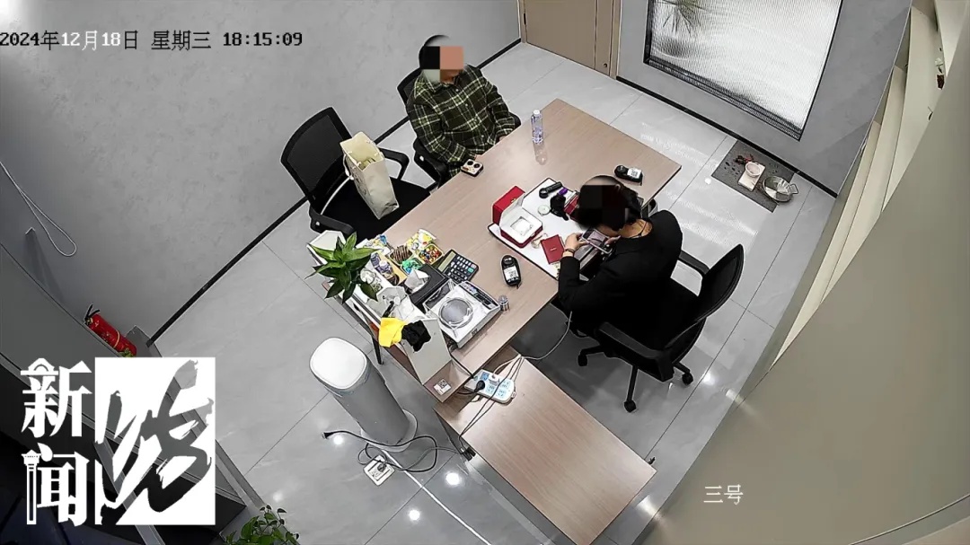 上海市民报警:家里10万块的手表不见了!警察上门发现...已有多户家庭中招→ 上海市民报警:家里10万块的手表不见了!警察上门发现...已有多户家庭中招→