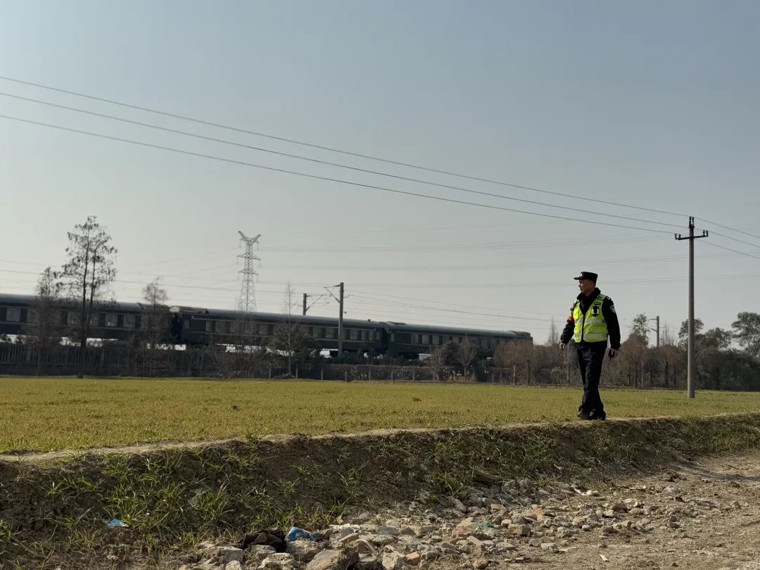 “驻站”,这是他最后一个春运 “驻站”,这是他最后一个春运