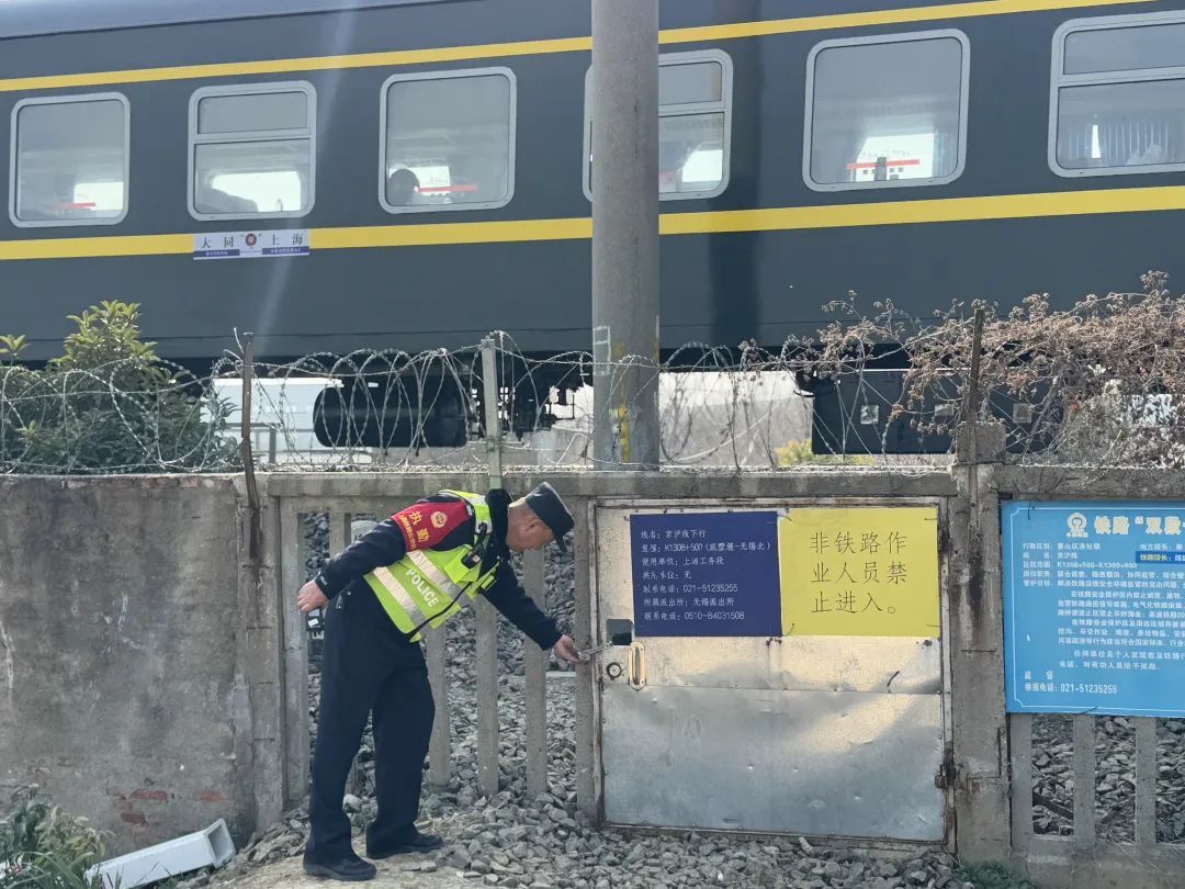 “驻站”,这是他最后一个春运 “驻站”,这是他最后一个春运