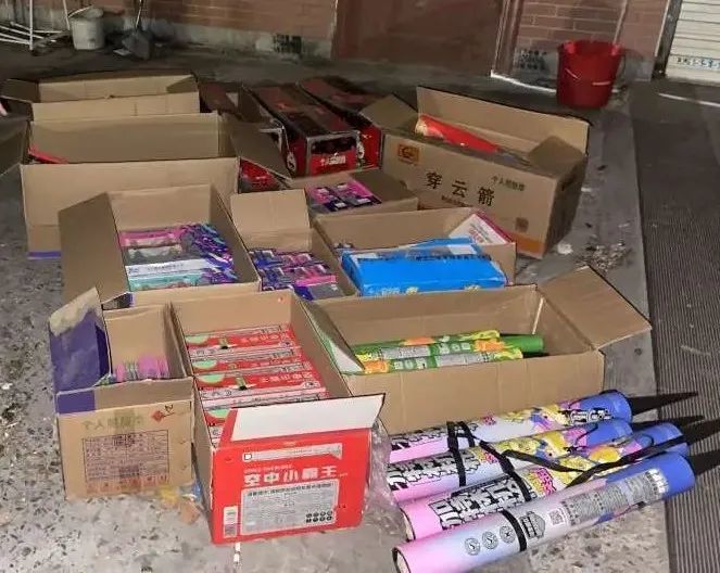 三人被抓!民房内查获80余箱烟花爆竹 三人被抓!民房内查获80余箱烟花爆竹