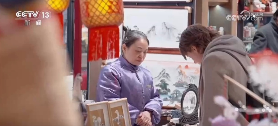 “非遗灯会+新春庙会+惠民乐购”点“亮”假日消费 “非遗灯会+新春庙会+惠民乐购”点“亮”假日消费