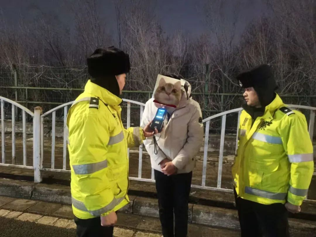 实力“坑哥”!男子无证醉驾被查 ,冒用哥哥身份被识破 实力“坑哥”!男子无证醉驾被查 ,冒用哥哥身份被识破