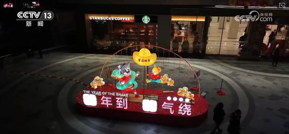 拉洋片、绣萌蛇、看灯会……“花”样十足过大年 拉洋片、绣萌蛇、看灯会……“花”样十足过大年