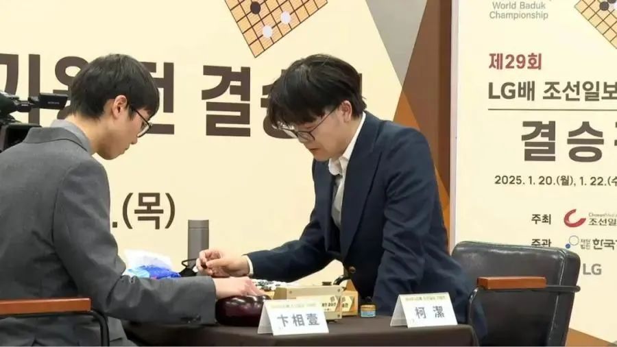 柯洁遭意外，落泪回应退赛：巨大创伤、“永不妥协”！