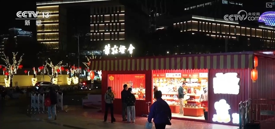 拉洋片、绣萌蛇、看灯会……“花”样十足过大年 拉洋片、绣萌蛇、看灯会……“花”样十足过大年