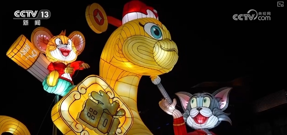 拉洋片、绣萌蛇、看灯会……“花”样十足过大年 拉洋片、绣萌蛇、看灯会……“花”样十足过大年