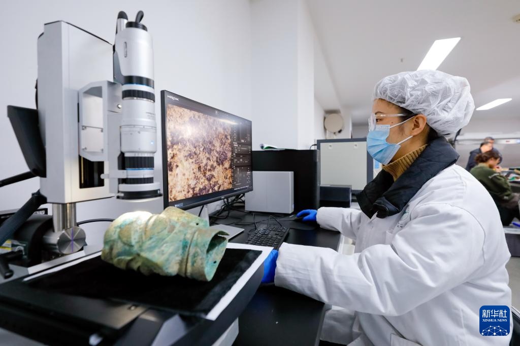 文明印记——中国珍贵文物影像志｜探秘三星堆“文物医生”