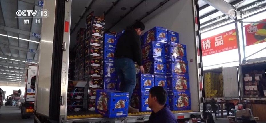 新春购销市场红红火火 百姓“年货清单”新意十足 新春购销市场红红火火 百姓“年货清单”新意十足