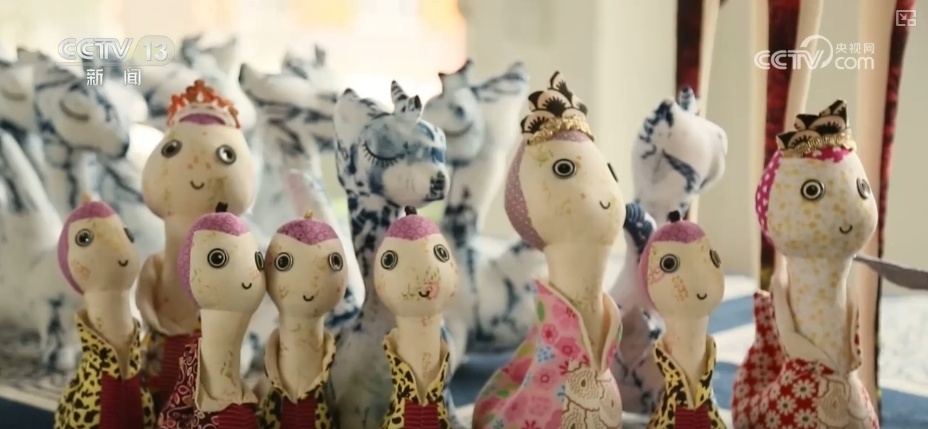 拉洋片、绣萌蛇、看灯会……“花”样十足过大年 拉洋片、绣萌蛇、看灯会……“花”样十足过大年