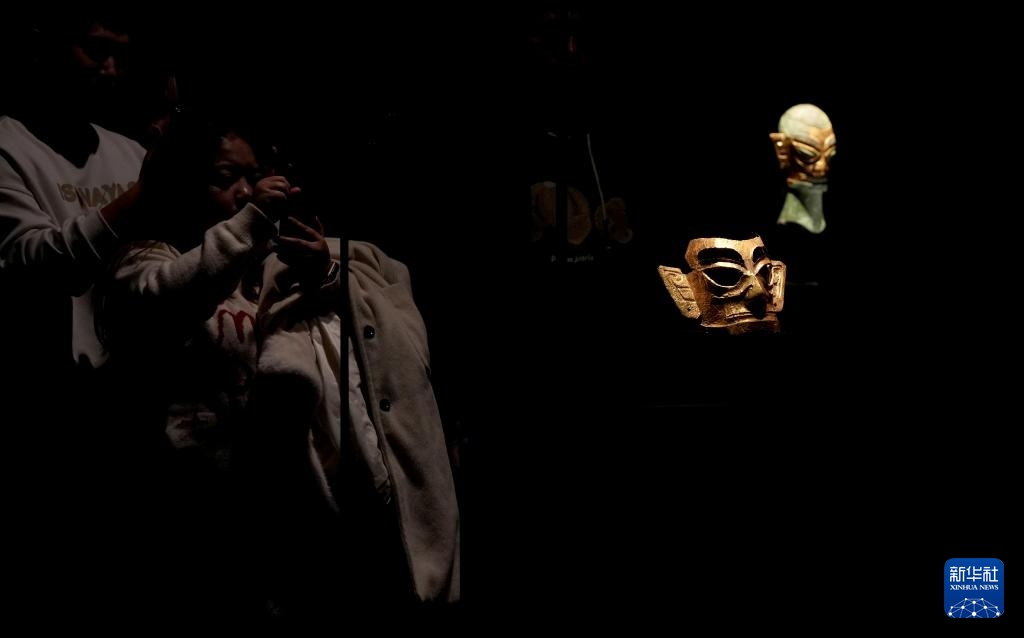 文明印记——中国珍贵文物影像志｜探秘三星堆“文物医生”