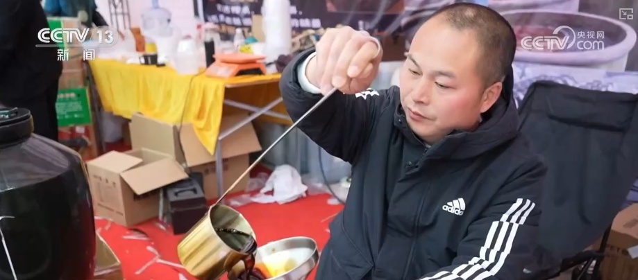 新春购销市场红红火火 百姓“年货清单”新意十足 新春购销市场红红火火 百姓“年货清单”新意十足