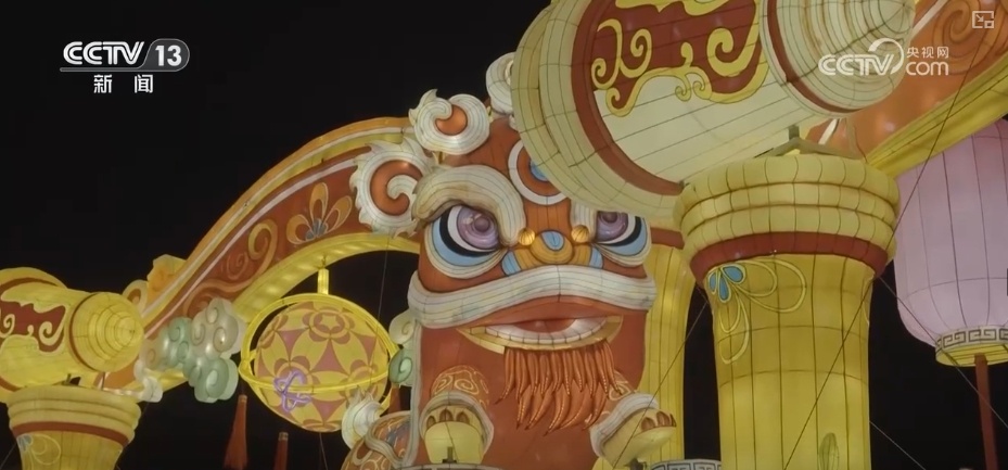 拉洋片、绣萌蛇、看灯会……“花”样十足过大年 拉洋片、绣萌蛇、看灯会……“花”样十足过大年