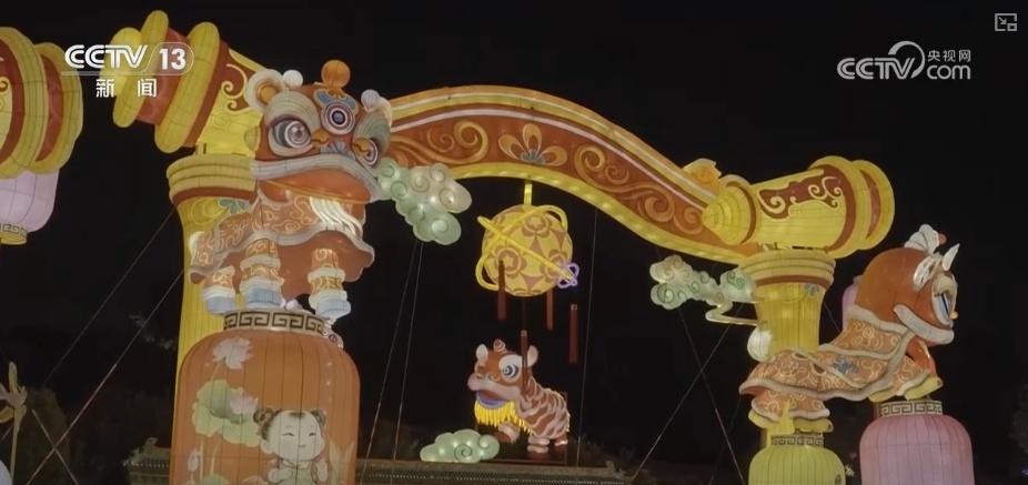 拉洋片、绣萌蛇、看灯会……“花”样十足过大年 拉洋片、绣萌蛇、看灯会……“花”样十足过大年