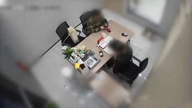 节前连偷9户！保洁阿姨盯上美金、名表、茶饼……