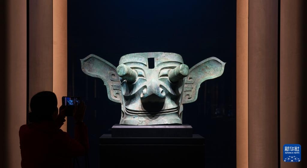 文明印记——中国珍贵文物影像志｜探秘三星堆“文物医生”